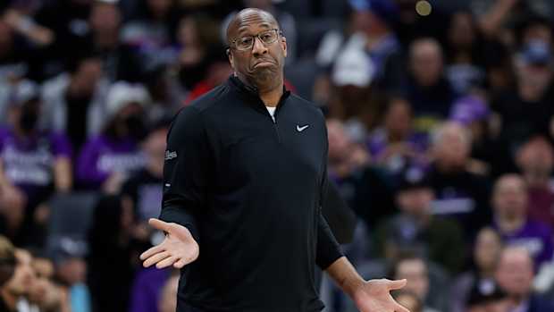 Sacramento Kings coach Mike Brown